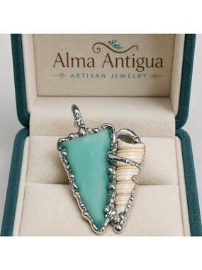 Ocean Relic — Artisan-Crafted Sea Glass & Conch Shell Pendant